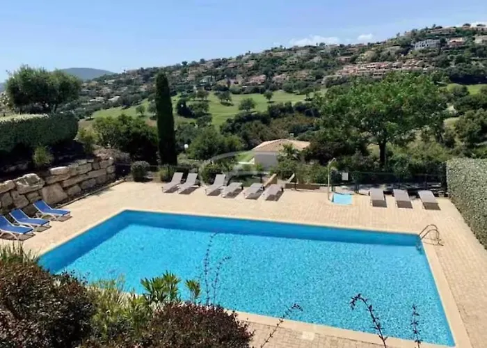 Nichee Sur Golf & Piscine Nyaraló