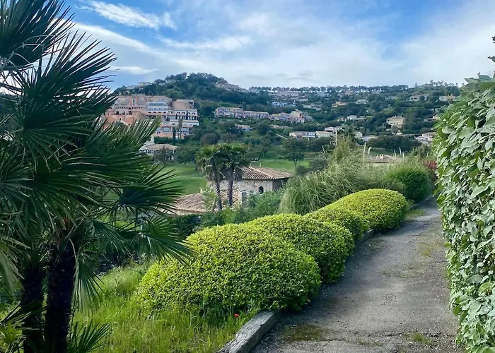 Nichee Sur Golf & Piscine Nyaraló