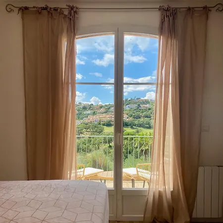 펜션 Nichee Sur Golf & Piscine 생트막시메