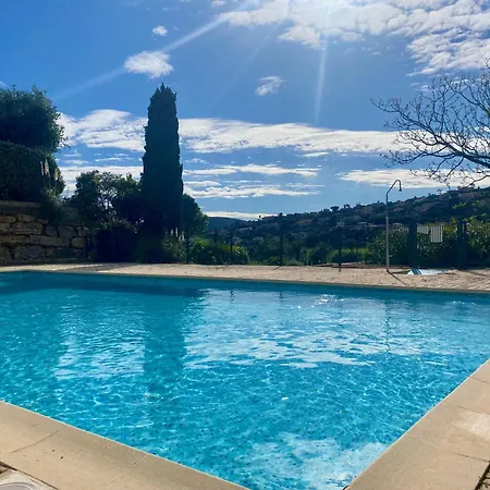 펜션 Nichee Sur Golf & Piscine 생트막시메