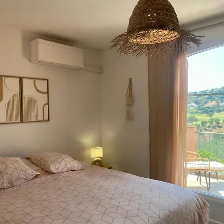 Holiday home Nichee Sur Golf & Piscine