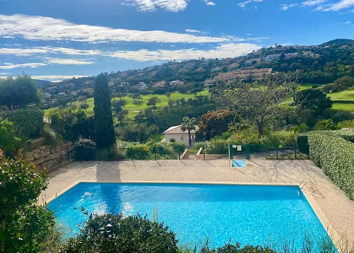 Nichee Sur Golf & Piscine *